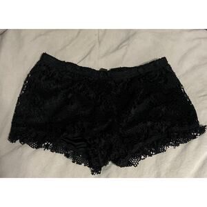 Almost Famous Black Lace Women's Shorts, Size Medium